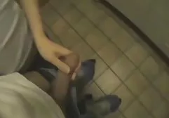 Zwei junge und sexuell entspannte Blondinen, die sich auf mehr als einer Polstercouch langsam nackt gegenüberstehen und wild überreizte Fotzen süß german porn gratis voneinander lecken