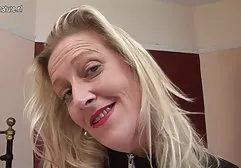 Das süße Mädchen steckte lange Zeit tief in ihrem Mund, bis free german porn tube sie alle sabberte, und dann fingen sie an, sie von hinten zu ficken, so dass sie laut schrie