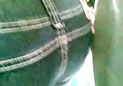 Lockige Schlampe masturbiert ihre deutsch xxx tube Muschi