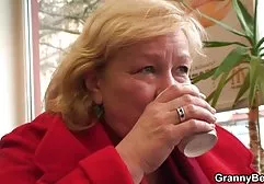 Schöne hd sex deutsch Mädchen teilen ein Mitglied miteinander
