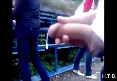 Auf der Straße interviewten sie eine free porm deutsch Hure und boten ihr an, um Geld zu spielen