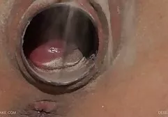 Schöne Schlampe fügt Eier auf ihrem Rasen in ihren Anal porn tube german ein