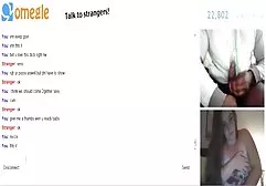 Slender redporn german Chick posiert vor dem Fotografen und wird in Anal gefickt