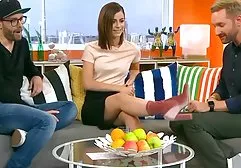Netter Kerl lud hot deutsch porn süße Blondine Nachbarin zu Besuch ein und fickt Baby
