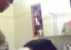 Die vollbusige Latina lutscht einen schwarzen german hd porn videos Schwanz aus der Toilettenwand
