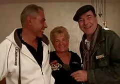 Sexy Mädchen saugt xporn deutsch Schwanz
