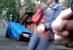 Ein junges, sexy, braunhaariges Mädchen kommt auf den Tennisplatz, um sich zu vergnügen, findet dort aber nicht einmal den keimigsten Besucher und knetet einsam ihre köstliche Muschi mit einem langen und porn classic deutsch sehr aufregenden Schlägergriff