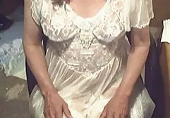Schönheit xxx porn german streichelt ihre Muschi mit Höschen