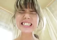 Dude steckt xxx casting deutsch sanft die Finger in die asiatische Muschi