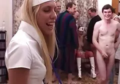 Die junge Sabrina schob sich einen Schwanz in den zarten xxx deutsch free Mund