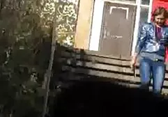Die Blondine tubeporn deutsch Victoria neckt einen Mann mit ihrem Arsch