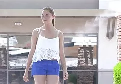 Glatzköpfiger Mann fickte ein Shemale Babe mit einem riesigen Schwanz german amateur sex porn
