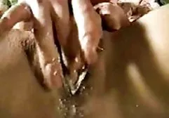 Sexy Hure fesselte sich mit Handschellen und hot deutsch porn lutschte einen Polizisten