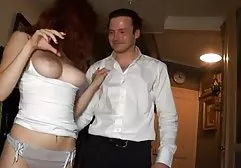 Das junge blonde Mädchen Scarlett Scott trank Champagner und fickt mit einem free german porn amateur Kerl