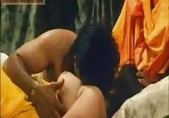 Mädchen zieht gratis german porn sich vor der Kamera aus und saugt einen Schwanz