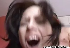 Homosexuell in einem sexy Gürtel sitzt den ganzen Weg auf dem dicken Schwanz stream porn german seines Freundes