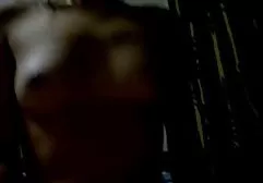Sexy Milf xxx sex deutsch in Strümpfen streichelt ihre Muschi